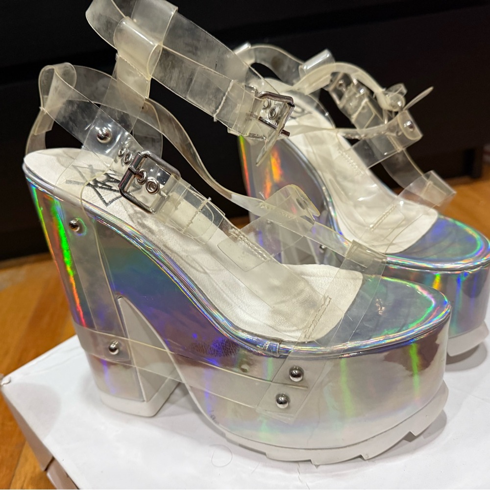YRU Silver White Platform Shoes with Holographic Design